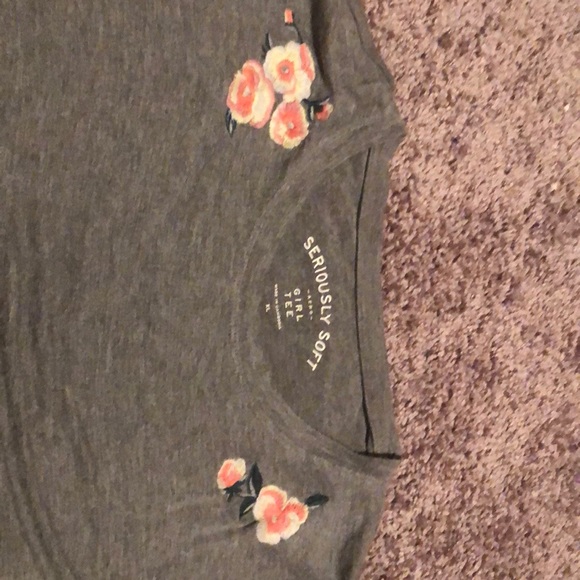 basic, floral tee - Picture 3 of 4